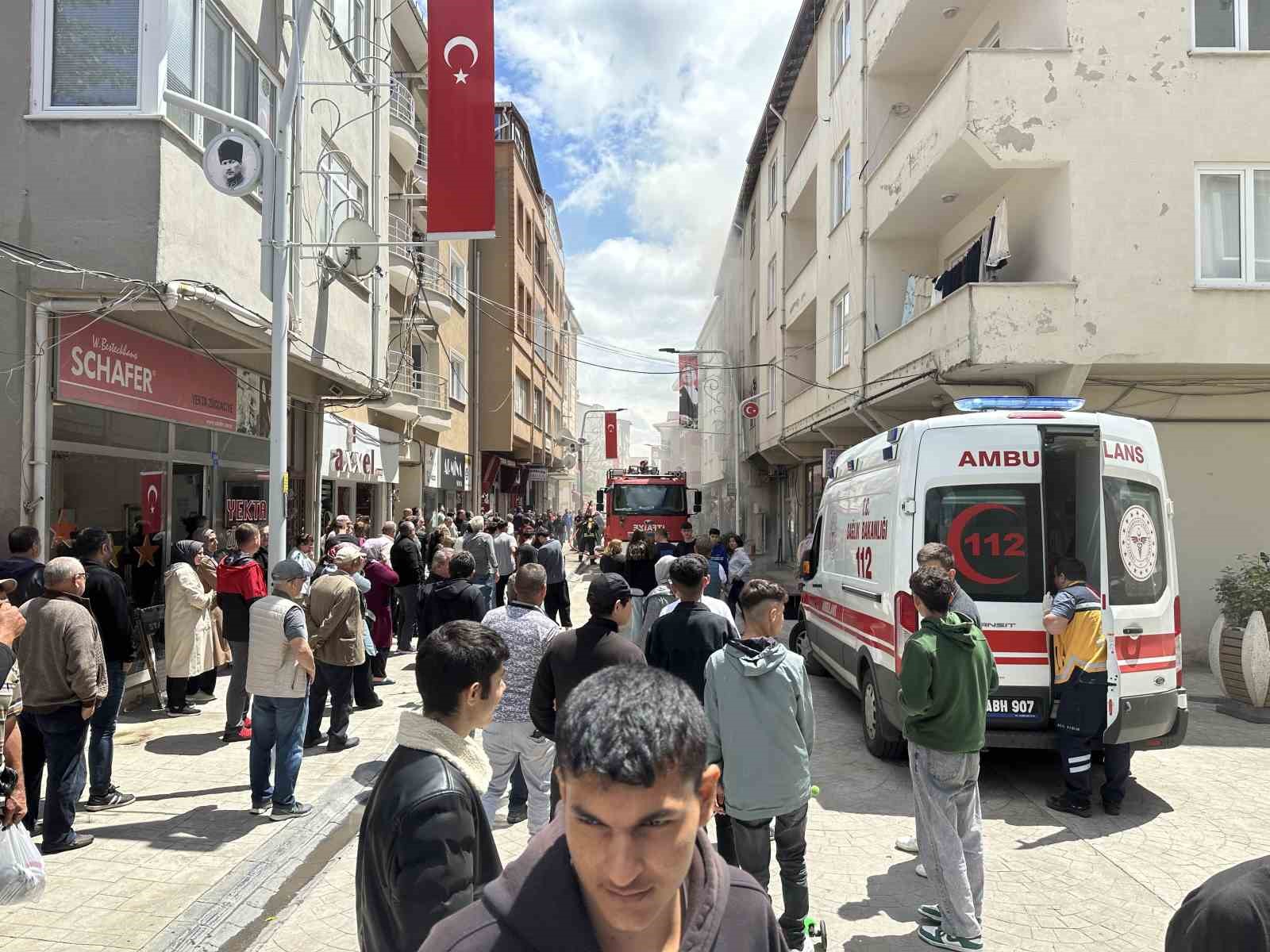 Konut yangını paniğe yol açtı 