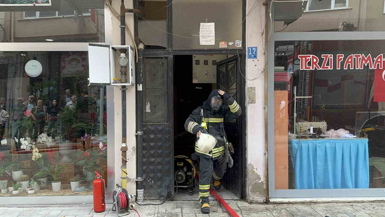 Konut yangını paniğe yol açtı 