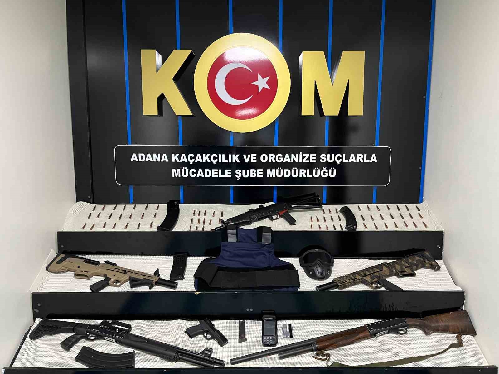 Adana’da EYP ile biri kalaşnikof 6 silah ele geçirildi: 2 tutuklama 