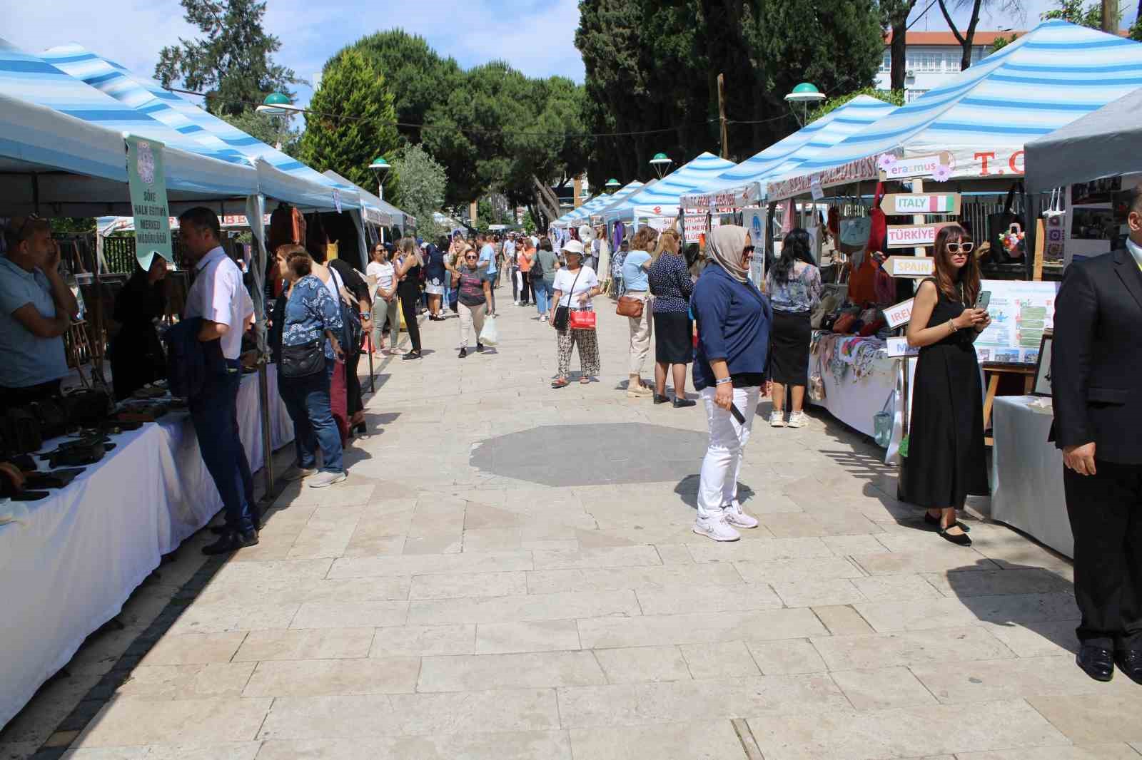 Aydınlı kursiyerler, el emeği ürünlerini görücüye çıkarttı 