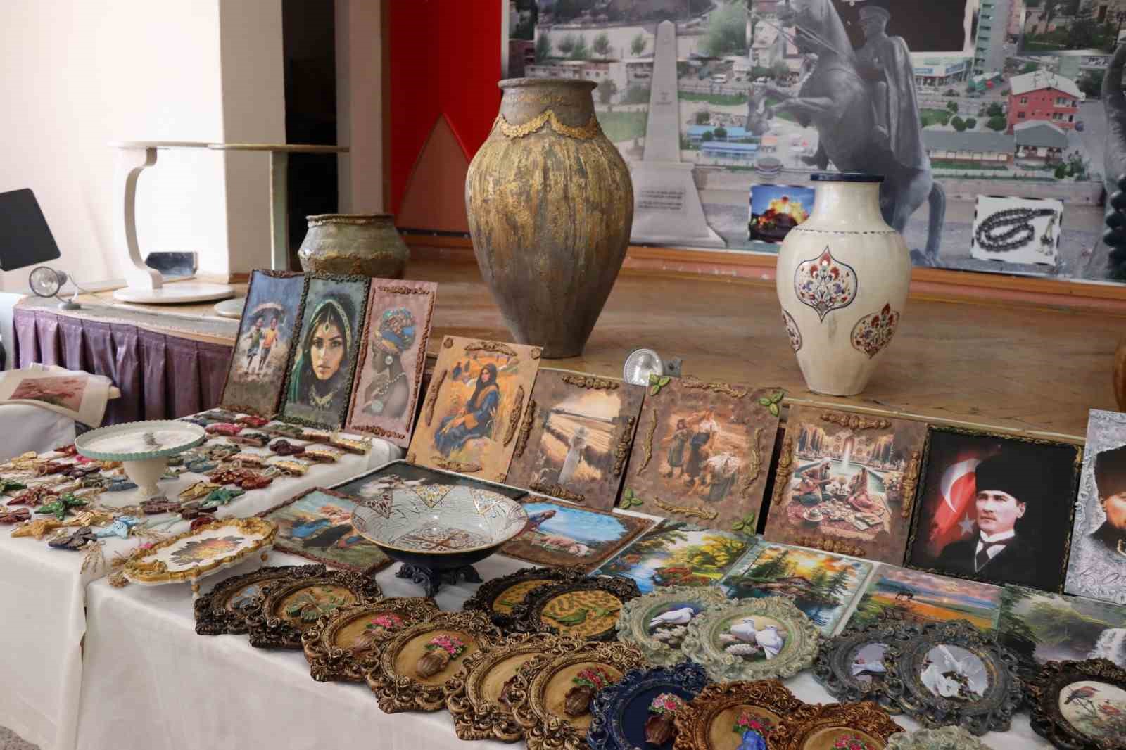 El emeği göz nuru emeklerini sergilediler 