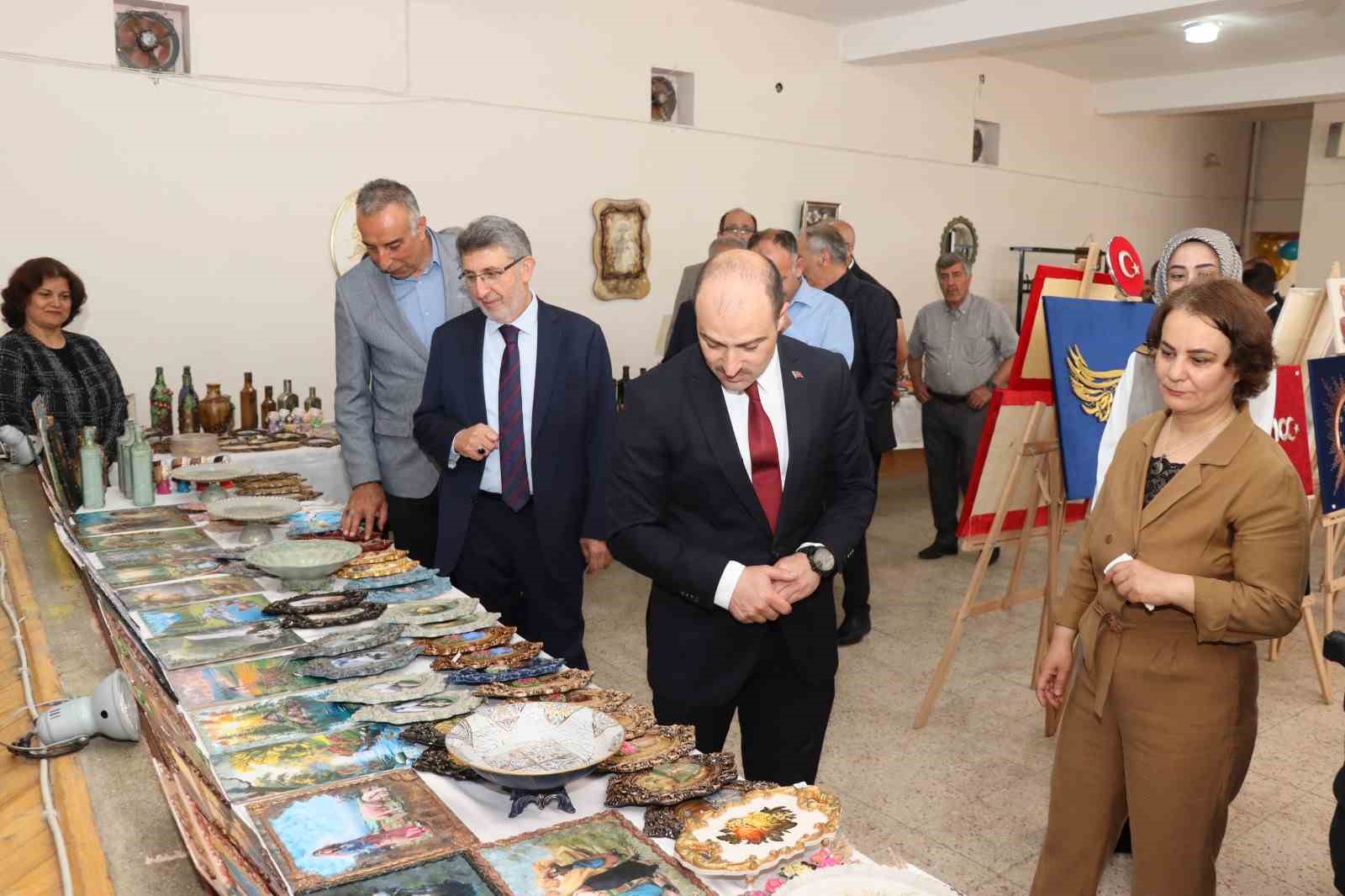 El emeği göz nuru emeklerini sergilediler 