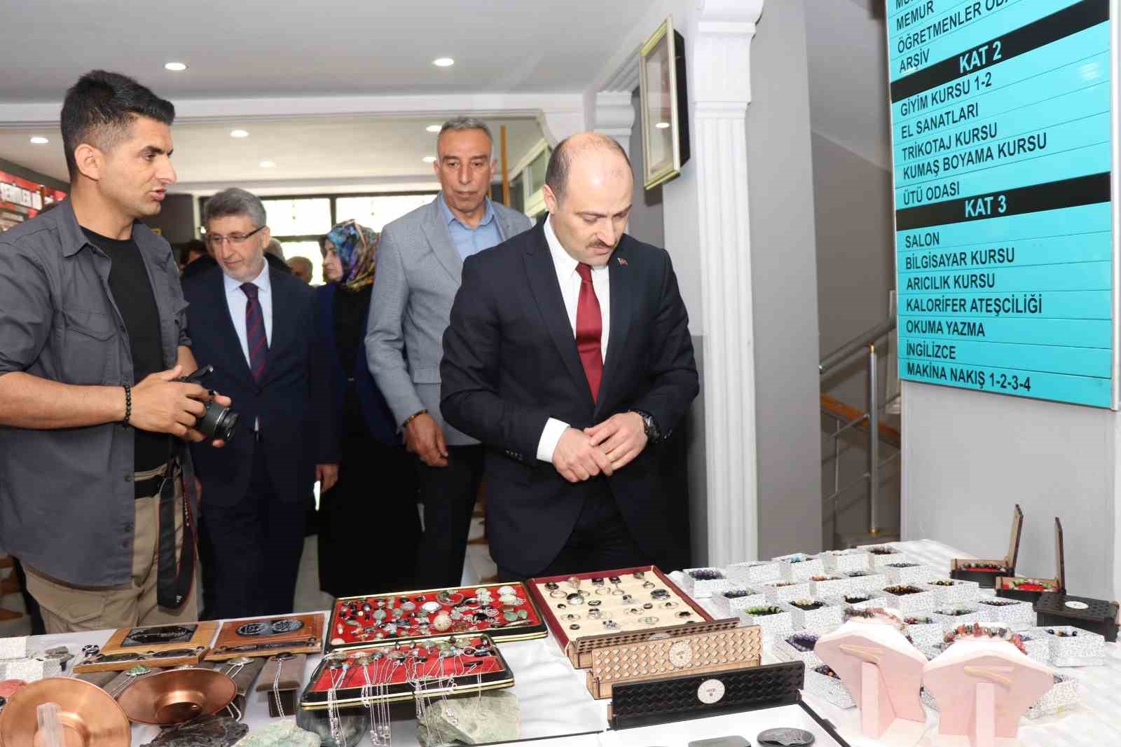 El emeği göz nuru emeklerini sergilediler 