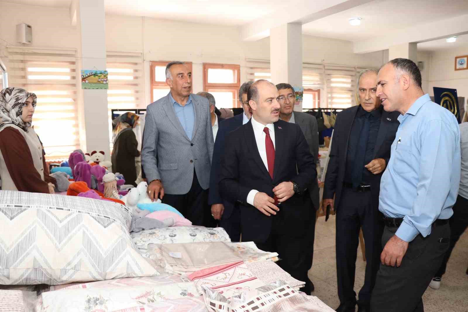 El emeği göz nuru emeklerini sergilediler 