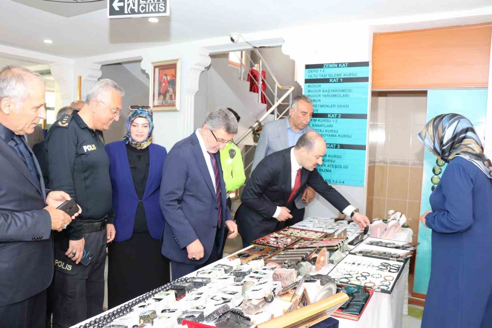 El emeği göz nuru emeklerini sergilediler 