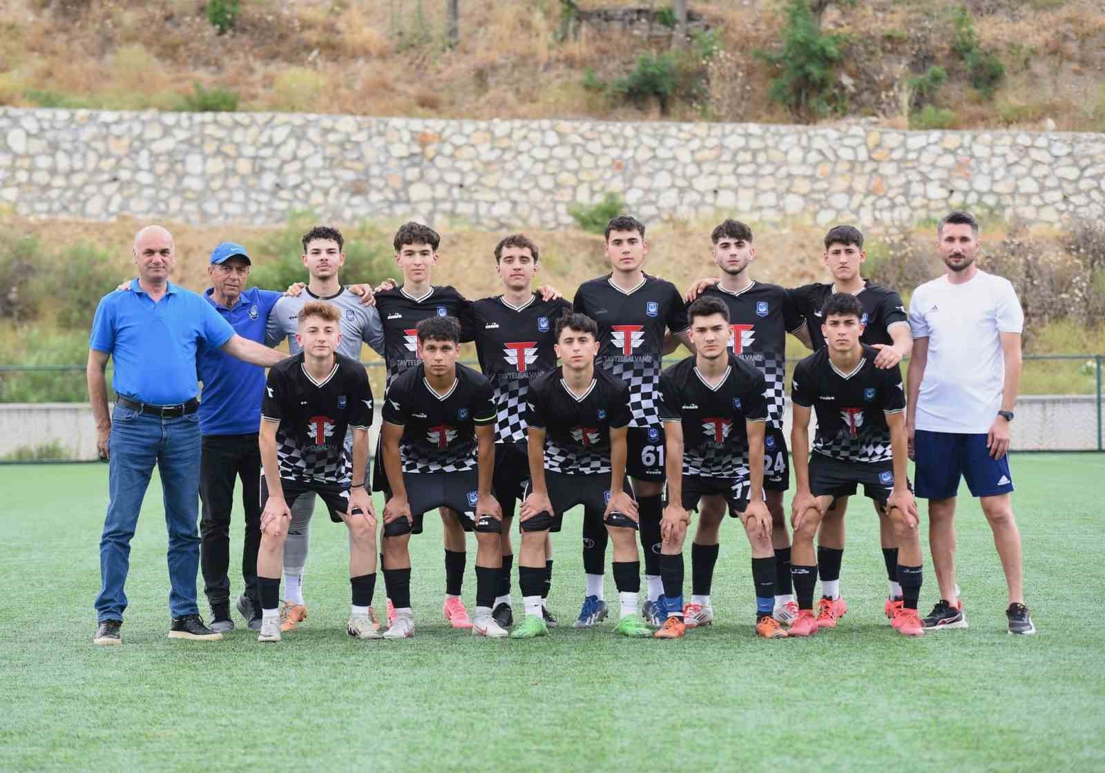 Yunusemre’nin U17’leri namağlup il şampiyonu oldu 