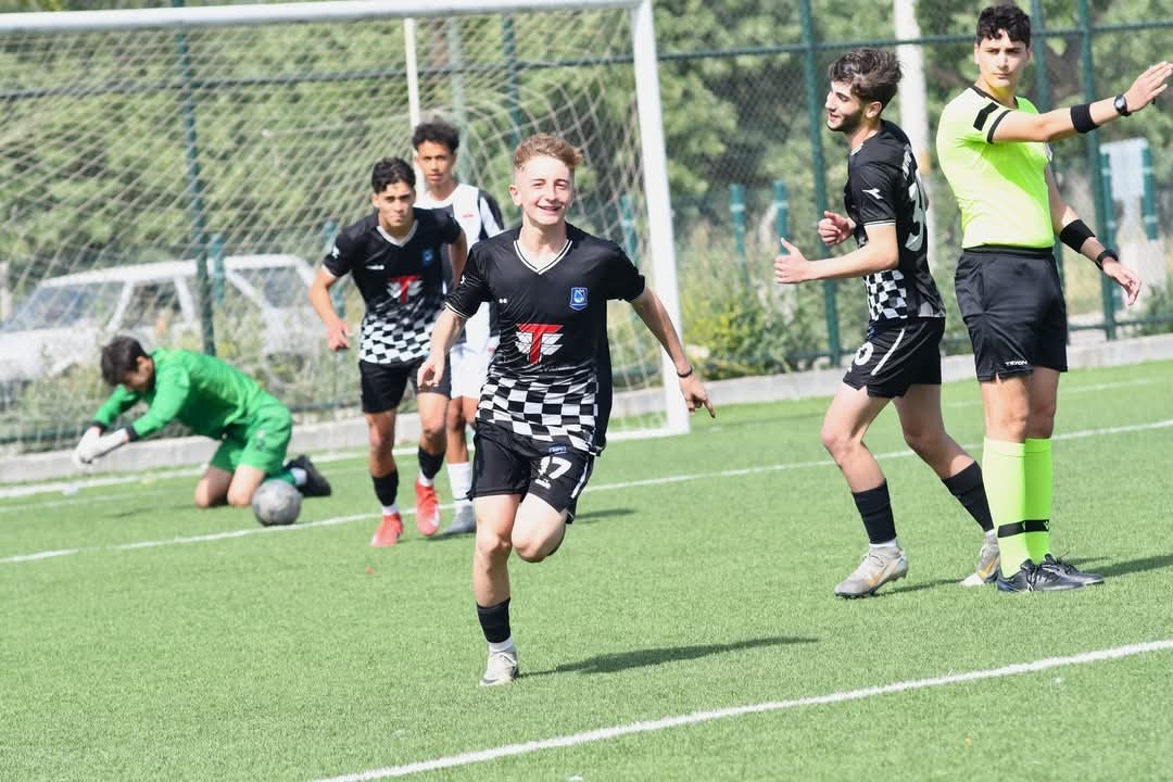 Yunusemre’nin U17’leri namağlup il şampiyonu oldu 