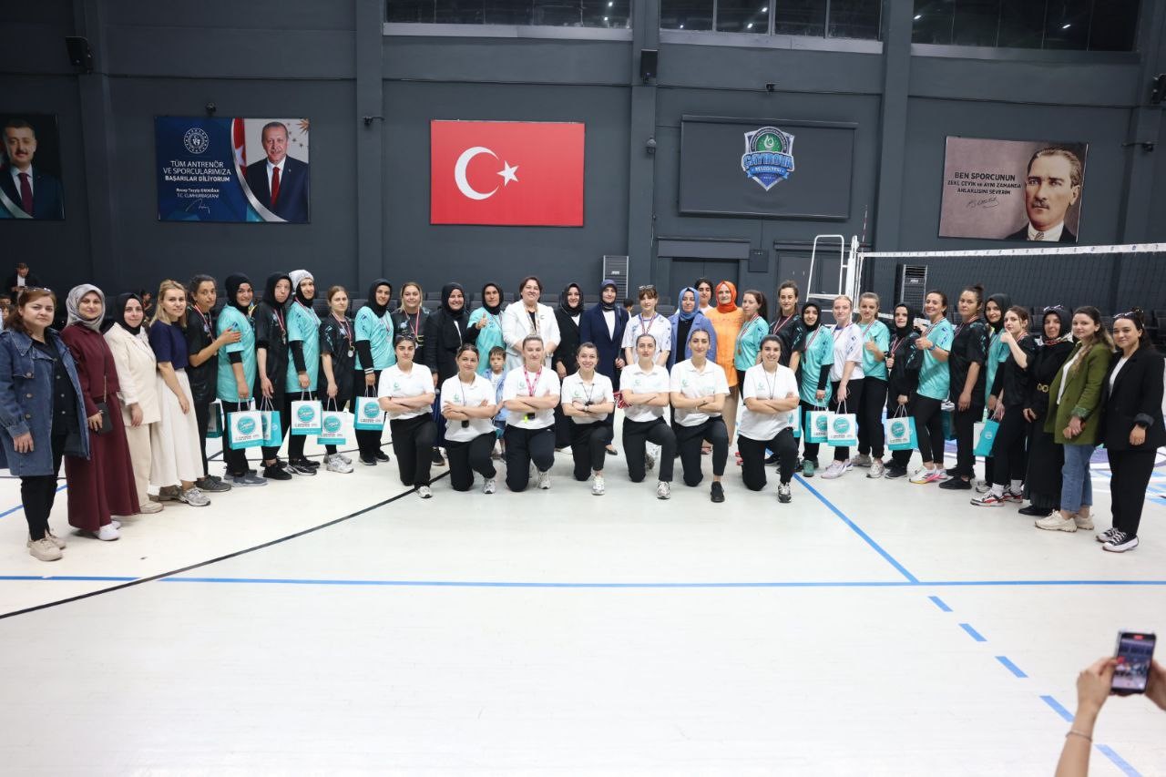 Kadın kursiyerler voleybol maçında hünerlerini konuşturdu 
