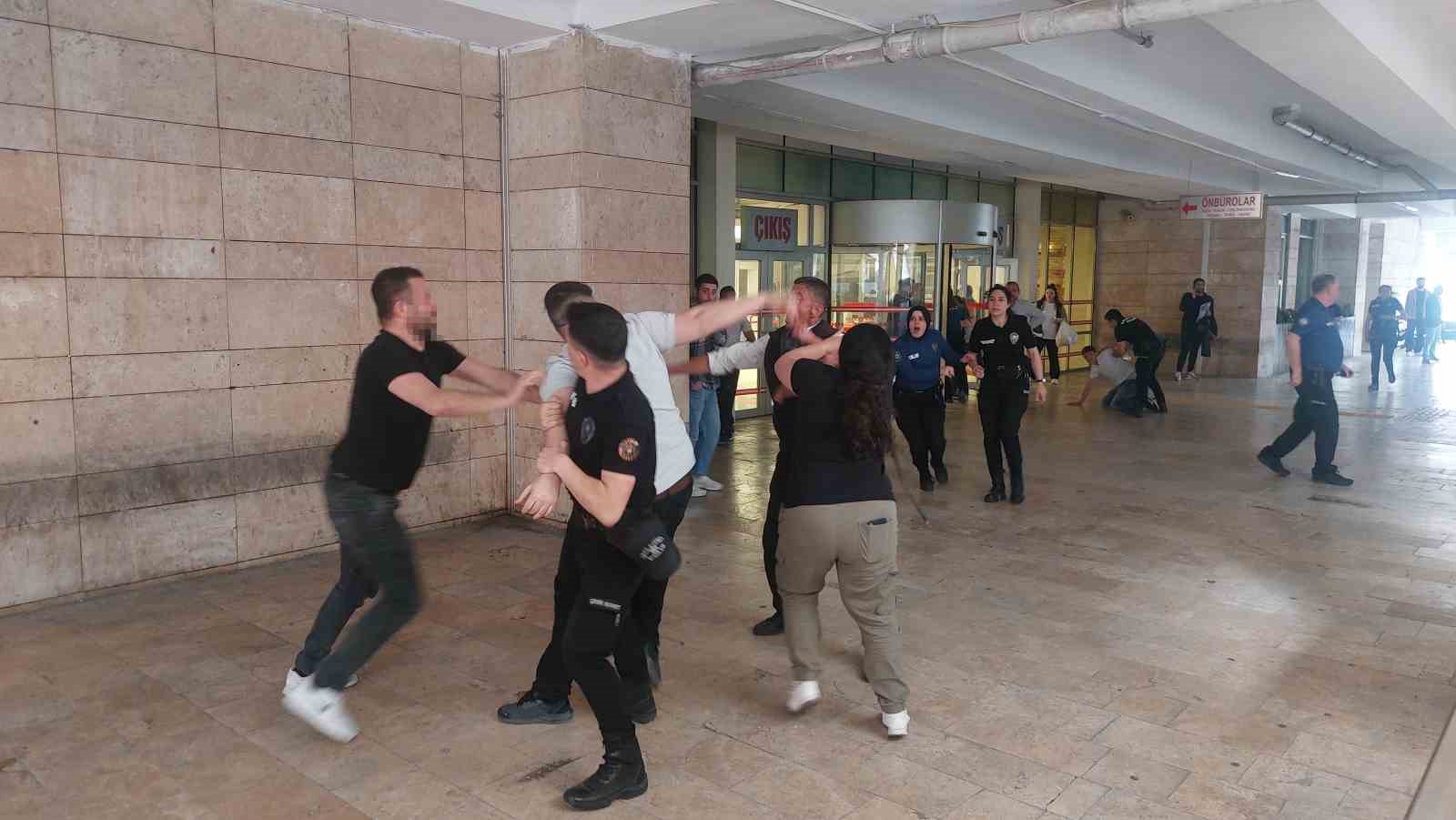 Samsun Adliyesinde duruşma çıkışı kavga çıktı 