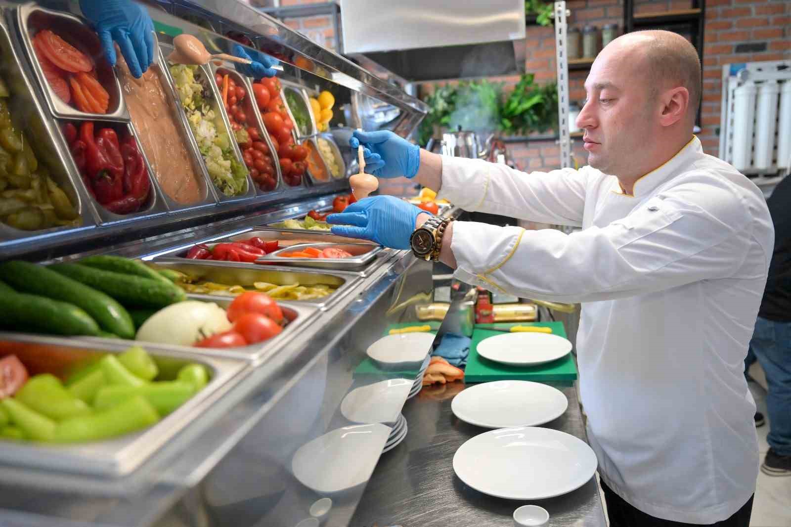 Esenyurt’a yeni bir soluk: Menekşe Engelsiz Kafe 