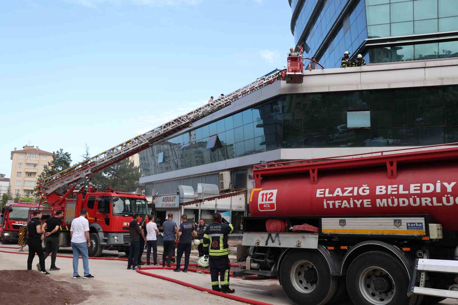 Elazığ’da plazada yangın paniği 