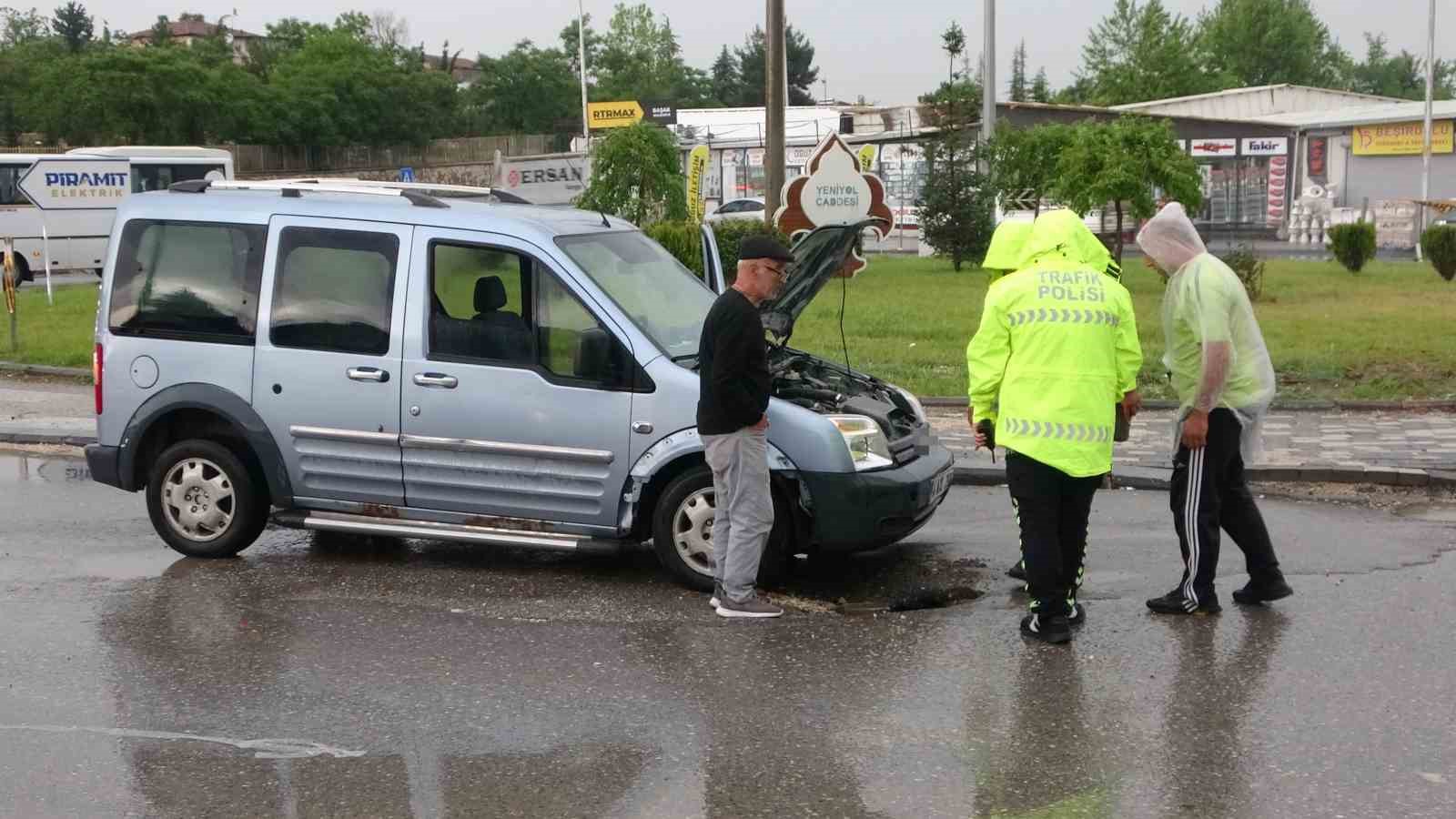 Sağanağın etkili olduğu Malatya’da hastanenin tavanı çöktü 