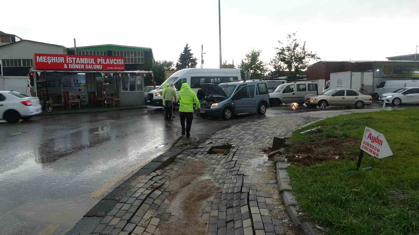 Sağanağın etkili olduğu Malatya’da hastanenin tavanı çöktü 