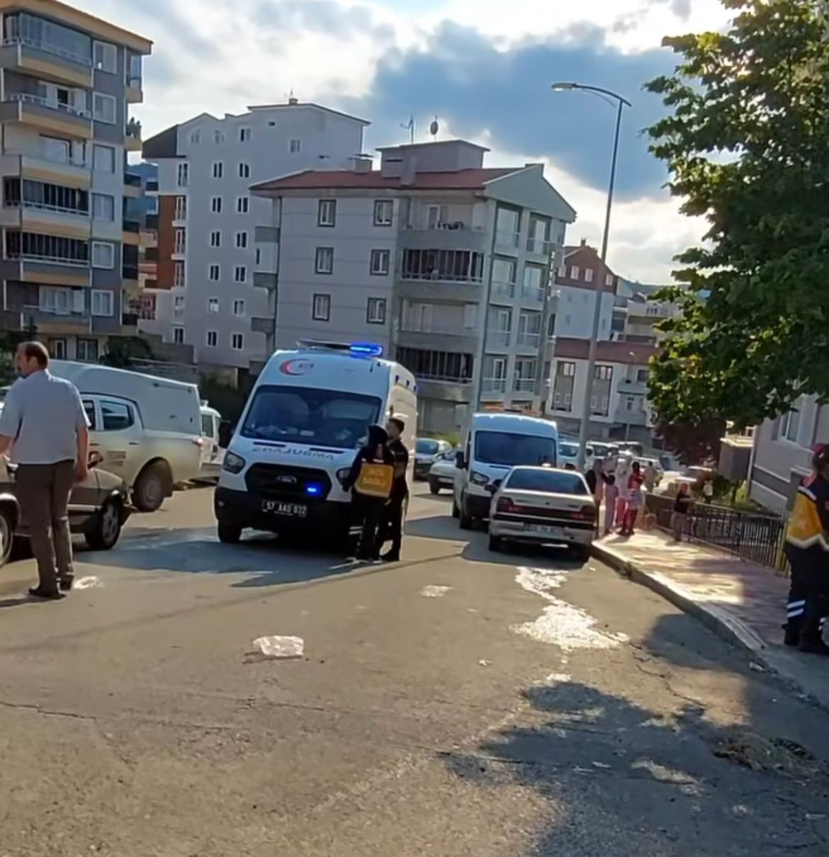 Evin mutfağında çıkan yangın paniğe neden oldu 