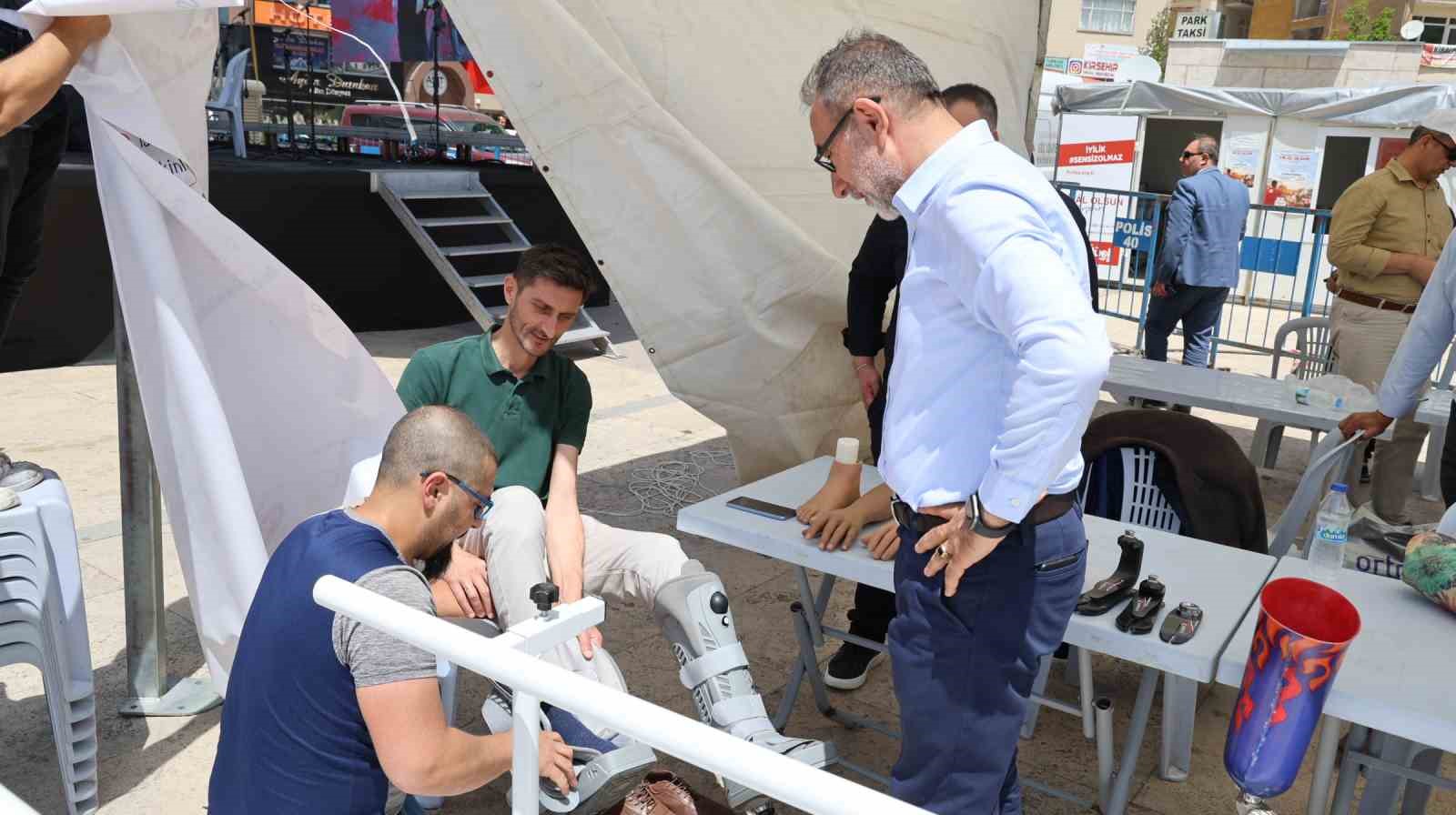 Vatandaşlar engelli bireylerin yaşantısını deneyimledi 