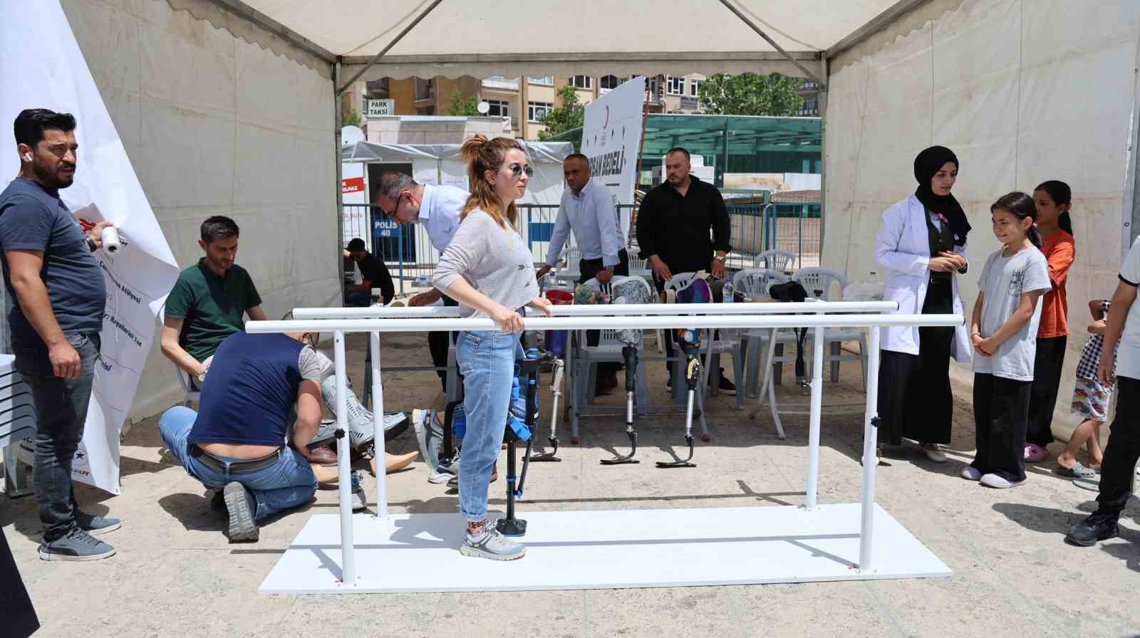 Vatandaşlar engelli bireylerin yaşantısını deneyimledi 