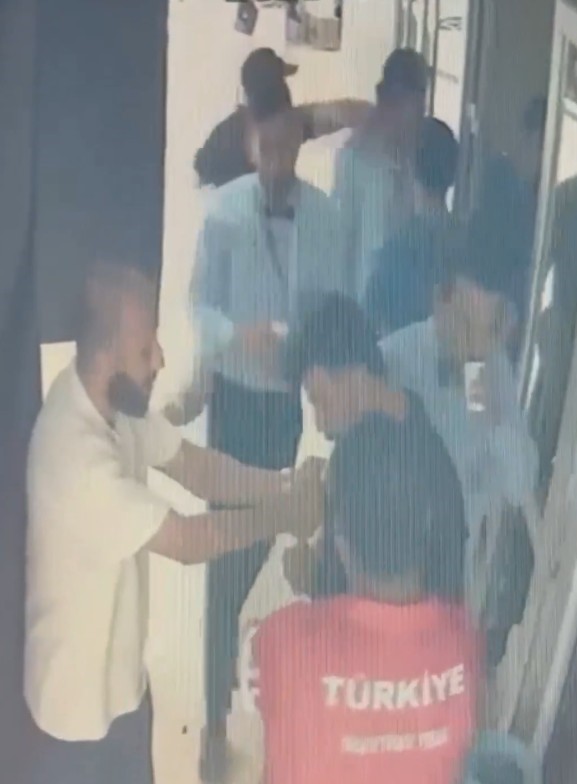 Dünya Şampiyonası’nda Azerbaycan Muaythai Federasyon Başkanı’na bıçaklı saldırı 