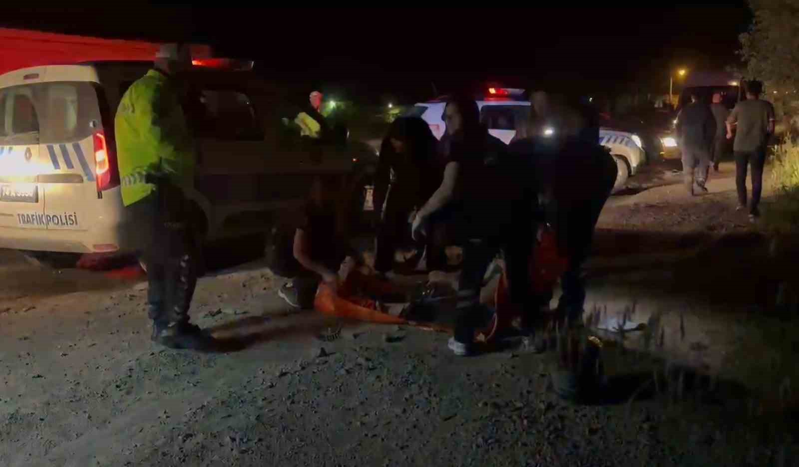 Kaza yapan motosikletin sürücüsü 50 metre sürüklendi 