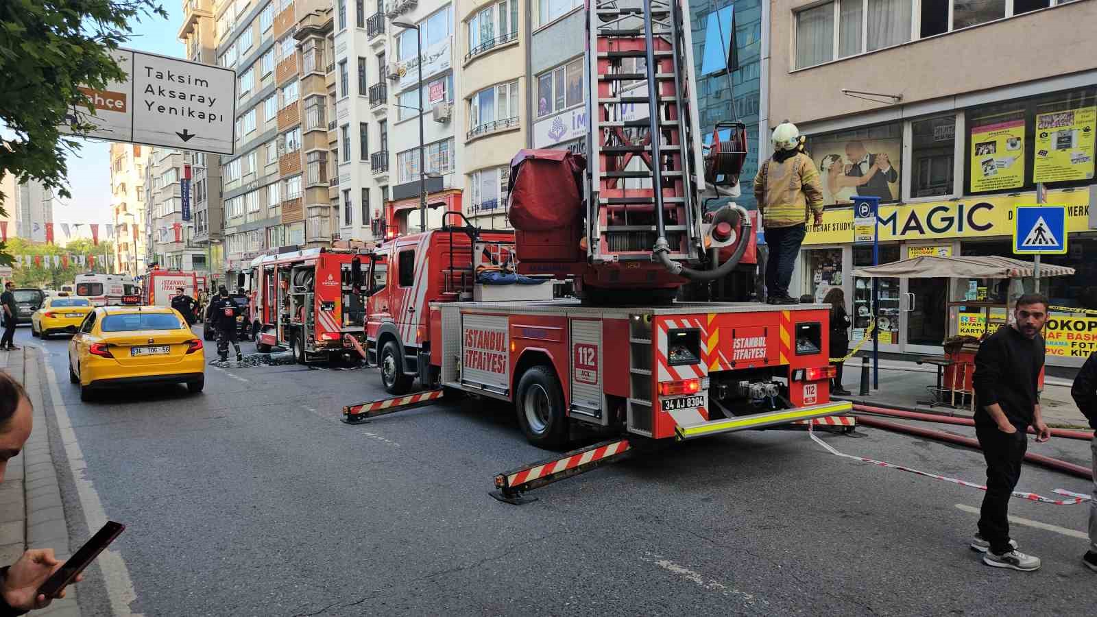 Şişli’de restoranda başlayan yangın yanındaki iki binaya sıçradı 