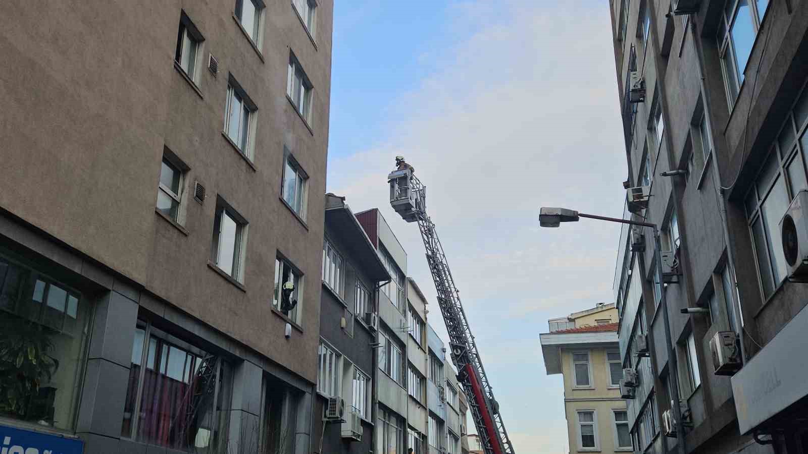 Şişli’de restoranda başlayan yangın yanındaki iki binaya sıçradı 