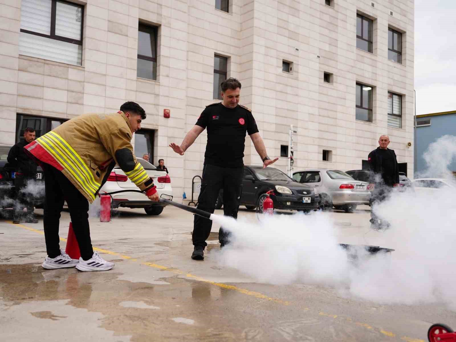 Düzce’de akaryakıt istasyonu çalışanlarına yangın eğitimi 