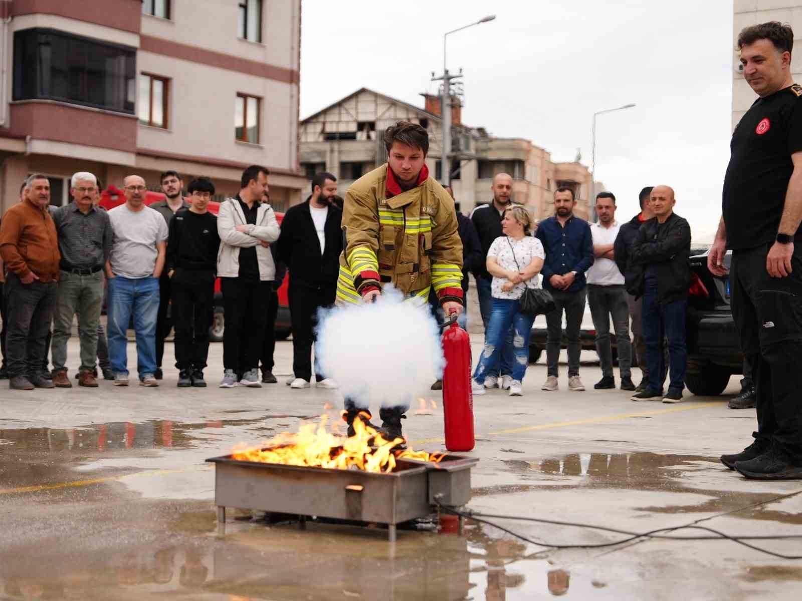 Düzce’de akaryakıt istasyonu çalışanlarına yangın eğitimi 
