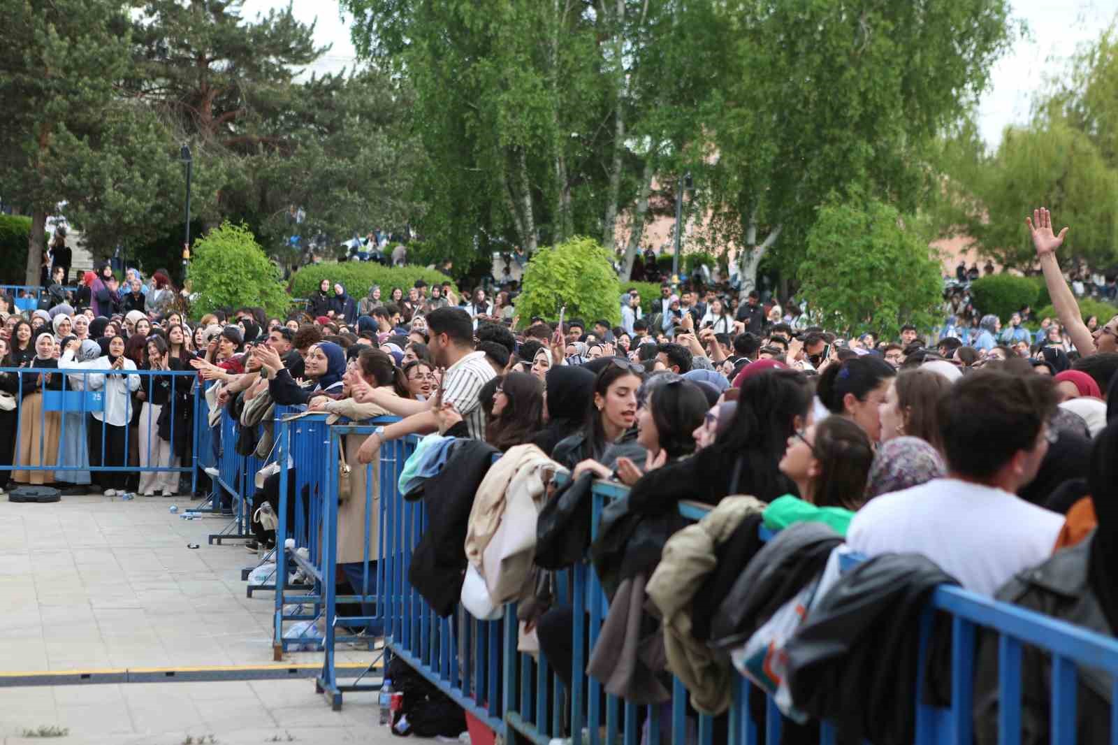 Atatürk Üniversitesi’nde bahar şenliği büyük bir coşkuyla tamamlandı 