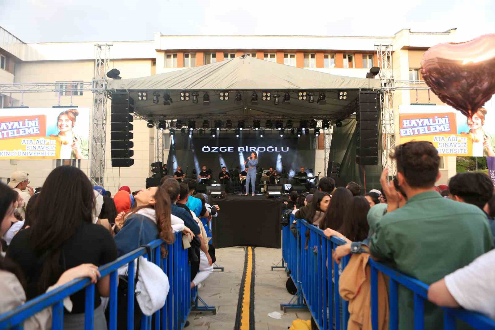 Atatürk Üniversitesi’nde bahar şenliği büyük bir coşkuyla tamamlandı 