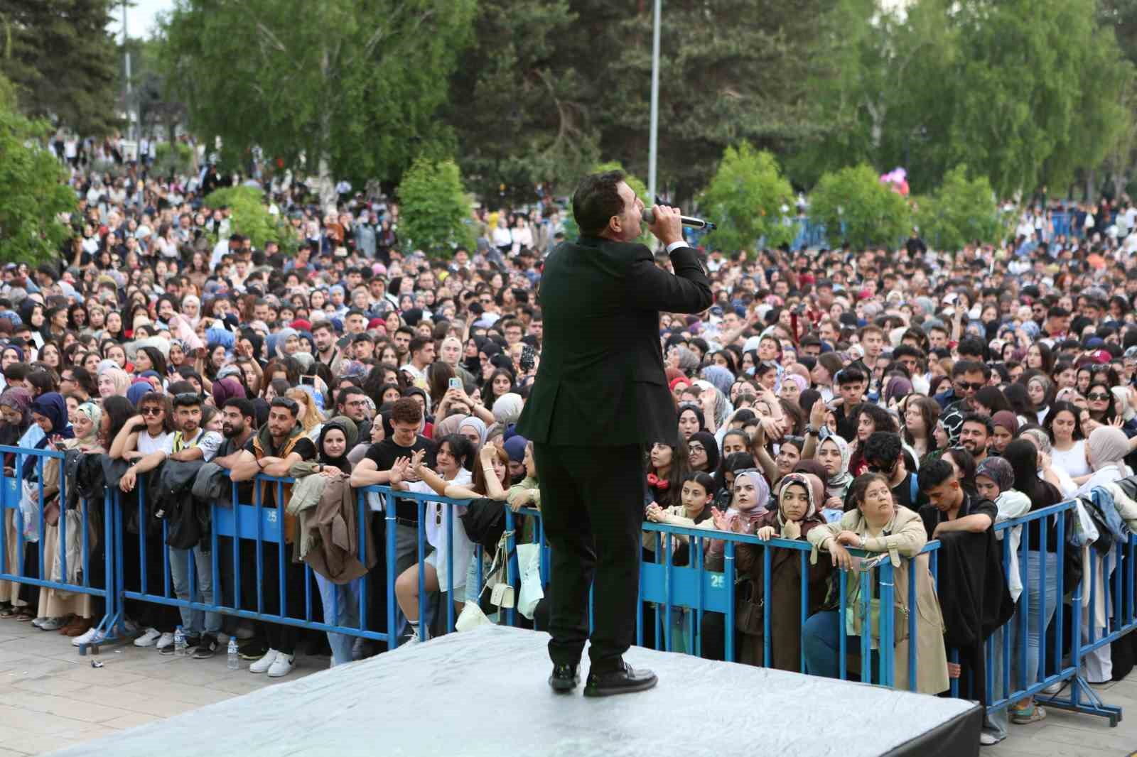 Atatürk Üniversitesi’nde bahar şenliği büyük bir coşkuyla tamamlandı 