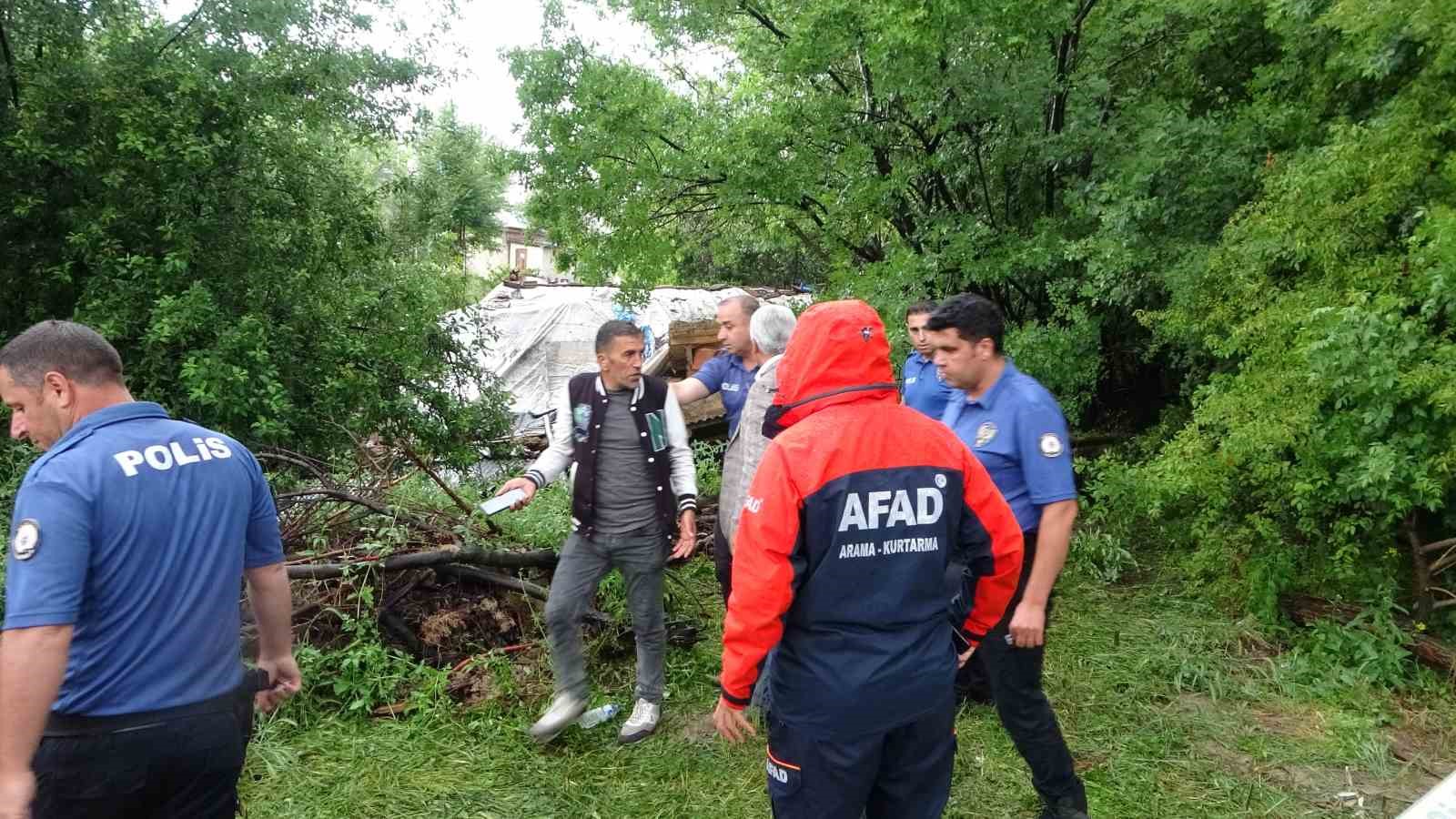 Malatya’da müstakil ev çöktü: 3 kişi yaralandı 