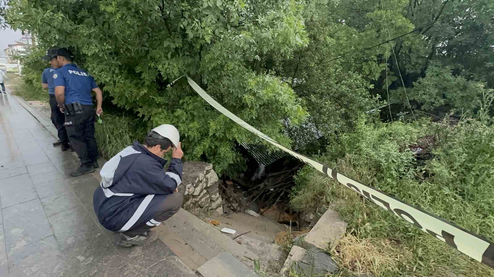 Malatya’da müstakil ev çöktü: 3 kişi yaralandı 