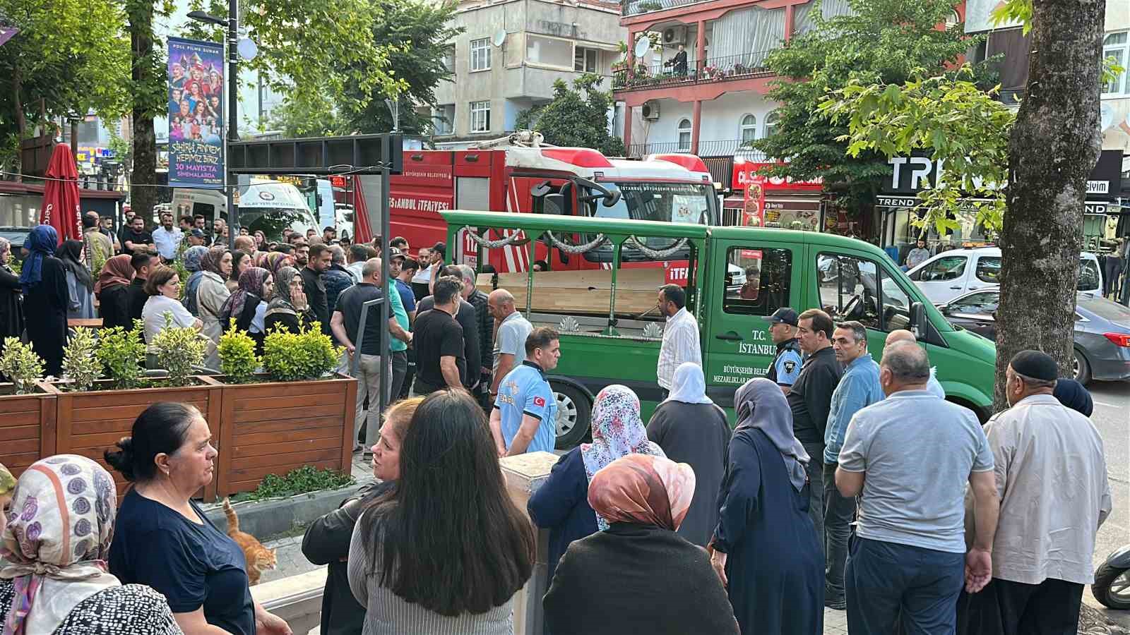 Çekmeköy’de apartman dairesinde yangın: Yaşlı kadın hayatını kaybetti 