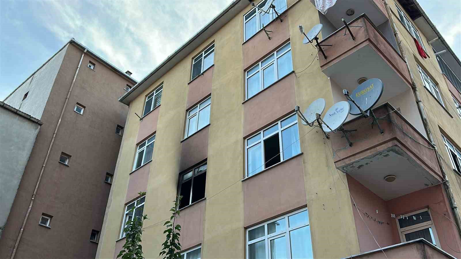 Çekmeköy’de apartman dairesinde yangın: Yaşlı kadın hayatını kaybetti 