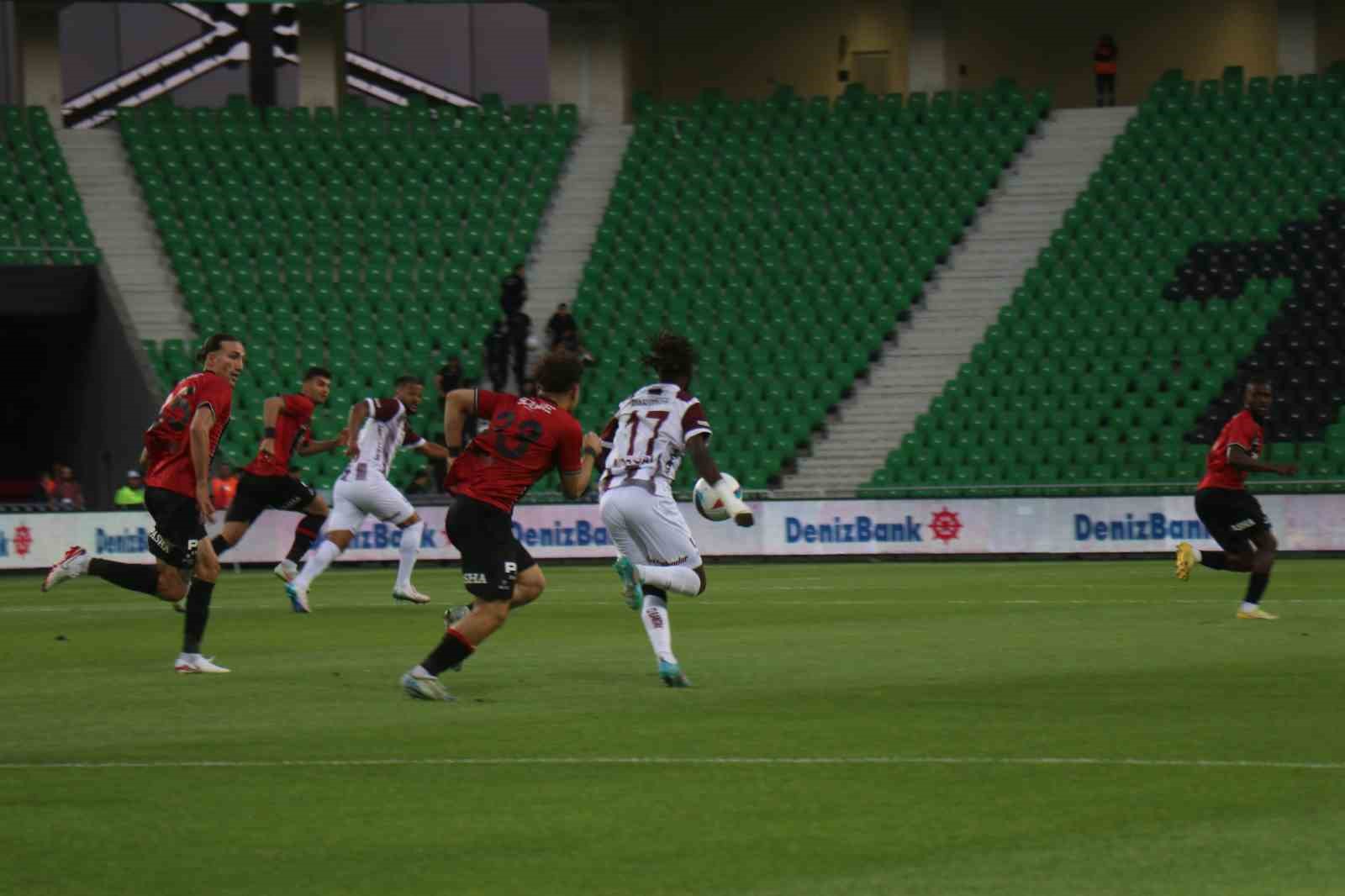 Trendyol 1. Lig: Fatih Karagümrük: 0 - Bandırmaspor: 0 (Maç devam ediyor) 