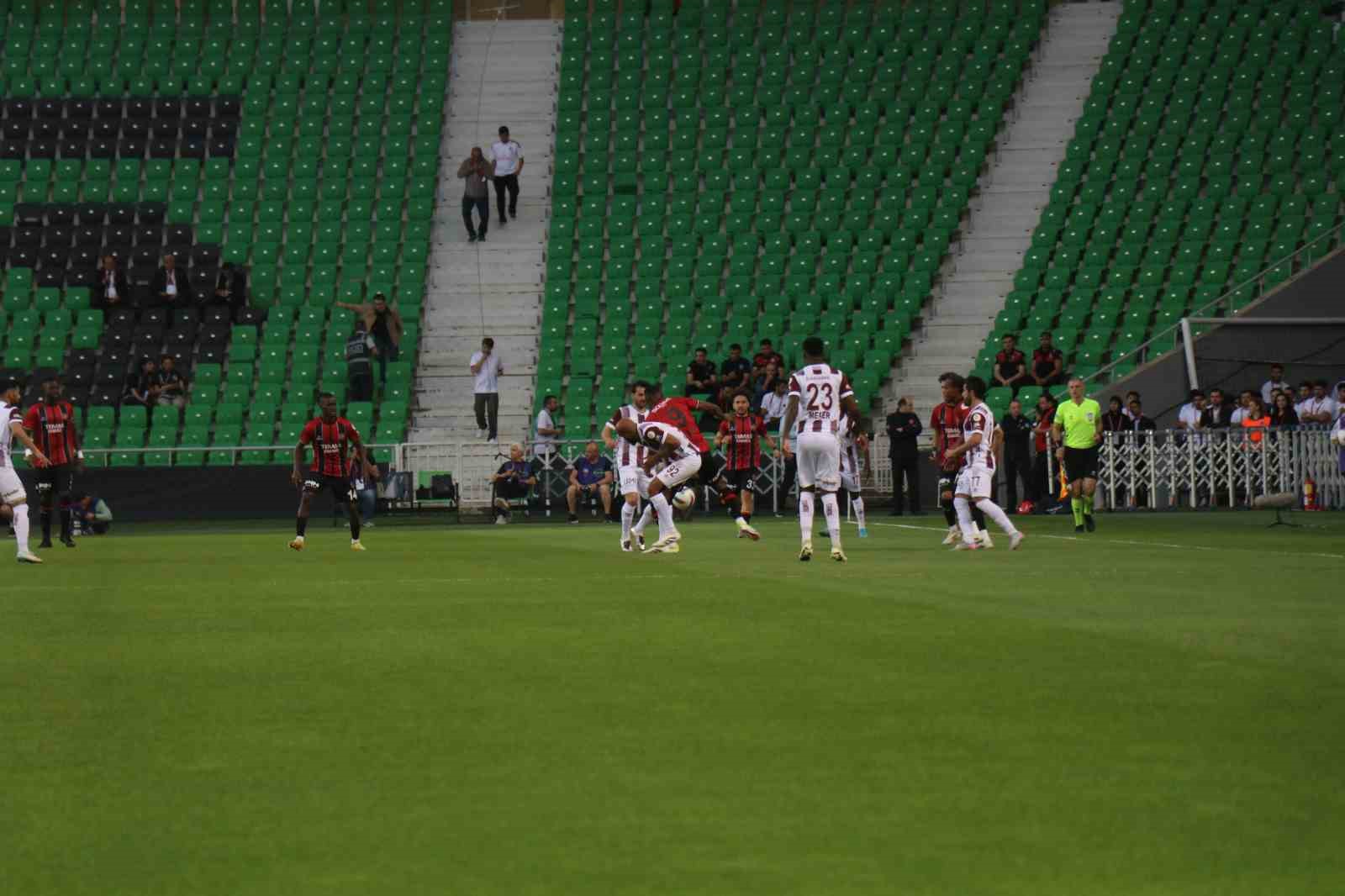 Trendyol 1. Lig: Fatih Karagümrük: 0 - Bandırmaspor: 0 (Maç devam ediyor) 