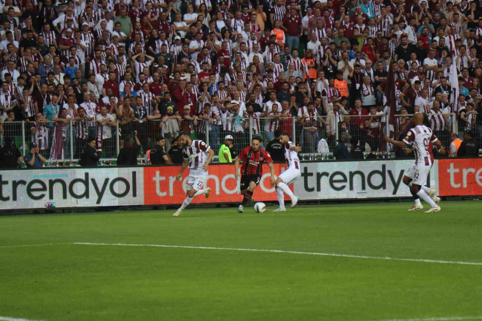 Trendyol 1. Lig: Fatih Karagümrük: 0 - Bandırmaspor: 0 (Maç devam ediyor) 