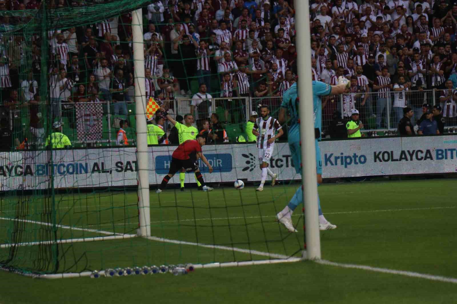Trendyol 1. Lig: Fatih Karagümrük: 0 - Bandırmaspor: 0 (Maç devam ediyor) 