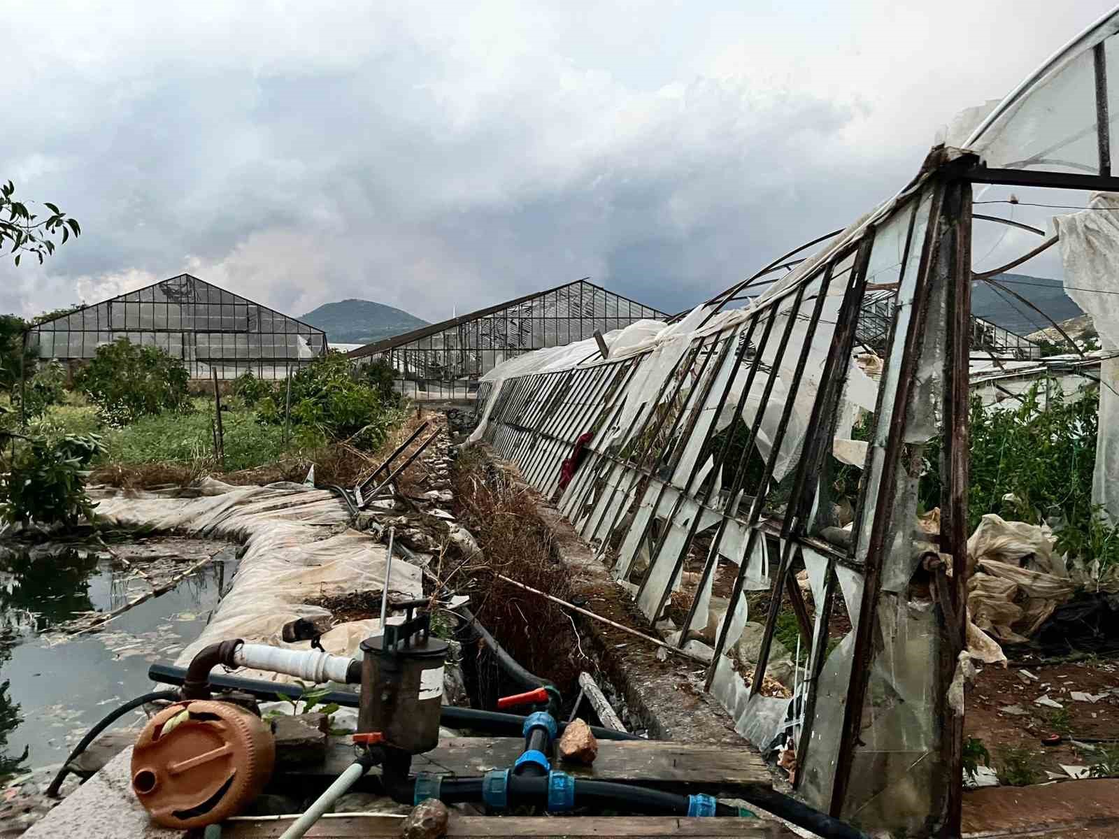Gazipaşa’da hortum seraları vurdu, çatıları uçurdu 