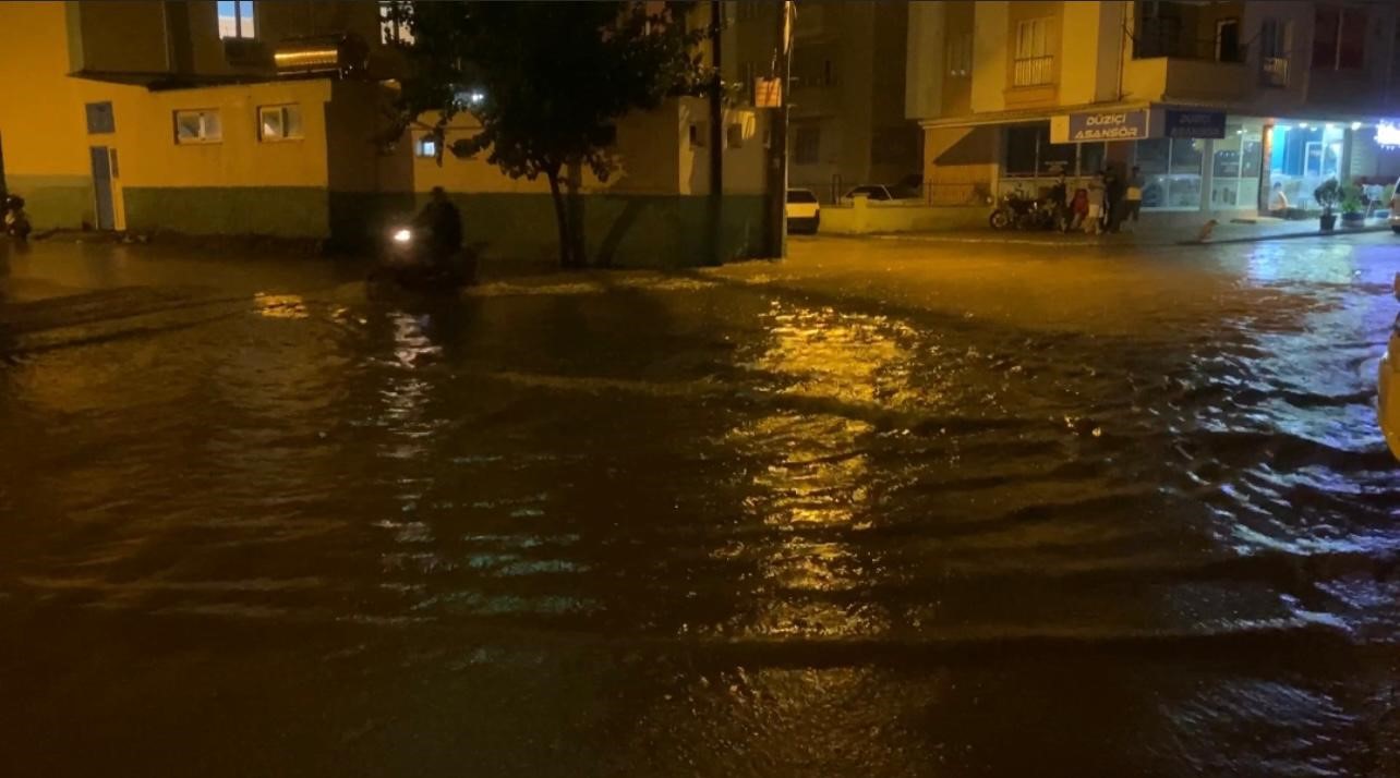 Osmaniye’de sağanak yağmur hayatı olumsuz etkiledi 