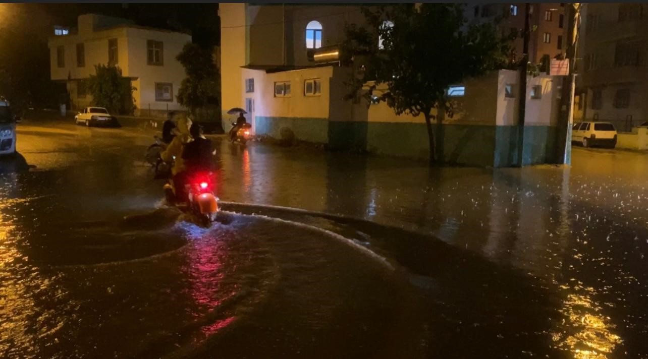 Osmaniye’de sağanak yağmur hayatı olumsuz etkiledi 