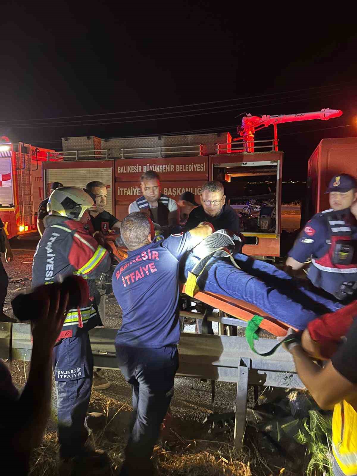 Ayvalık’ta zincirleme kaza: 1’i ağır 5 yaralı 