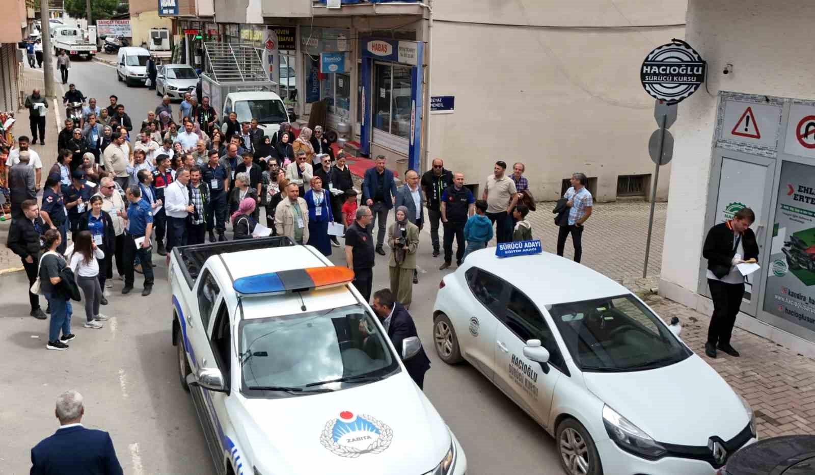 Kandıra’da depreme hazırlanan gönüllüler, sahada tehlikeleri analiz etti 
