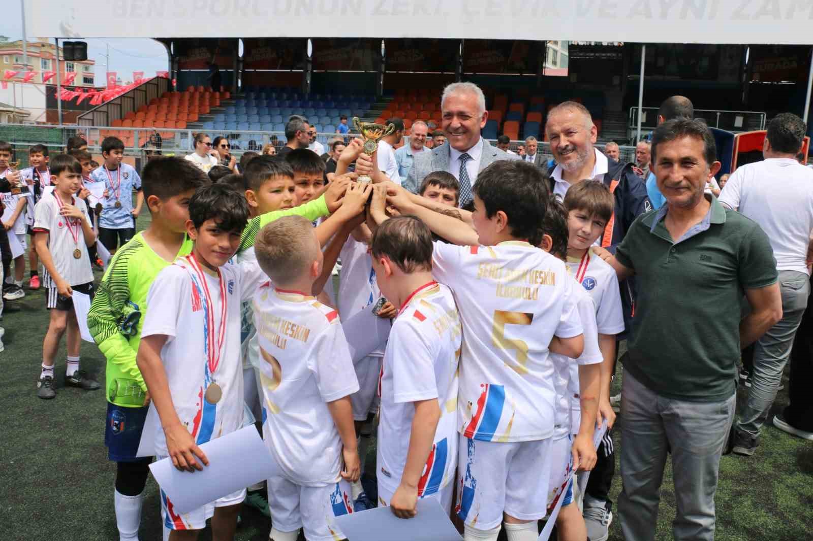 Atakum Belediyesi’nin düzenlendiği ilkokullar arası futbol turnuvası sona erdi