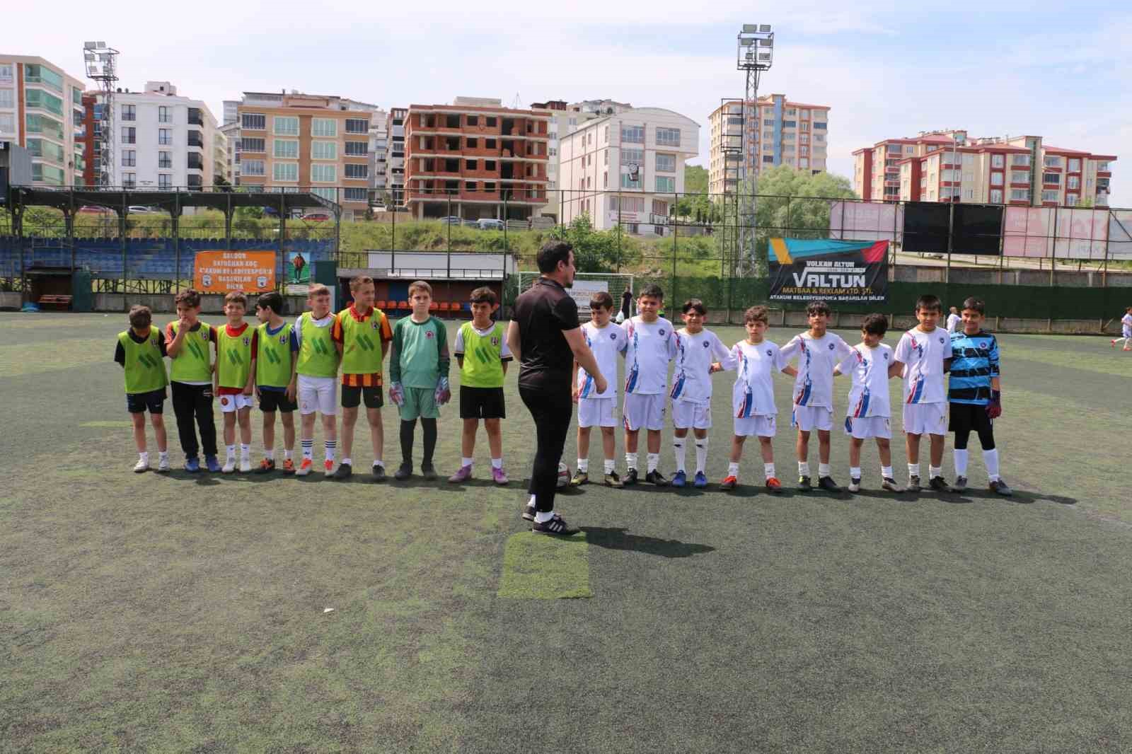 Atakum Belediyesi’nin düzenlendiği ilkokullar arası futbol turnuvası sona erdi 