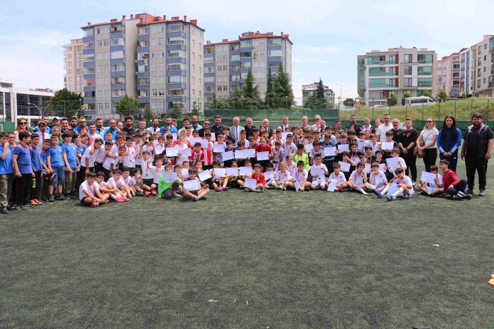 Atakum Belediyesi’nin düzenlendiği ilkokullar arası futbol turnuvası sona erdi 