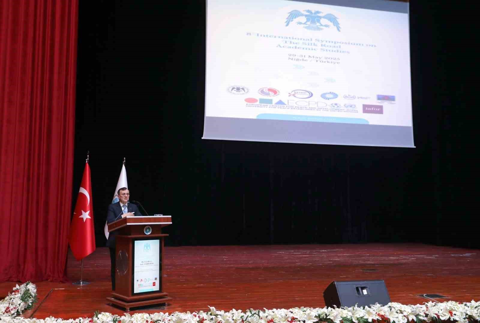 Niğde’de 8. Uluslararası İpek Yolu Akademik Çalışmalar Sempozyumu düzenlendi 