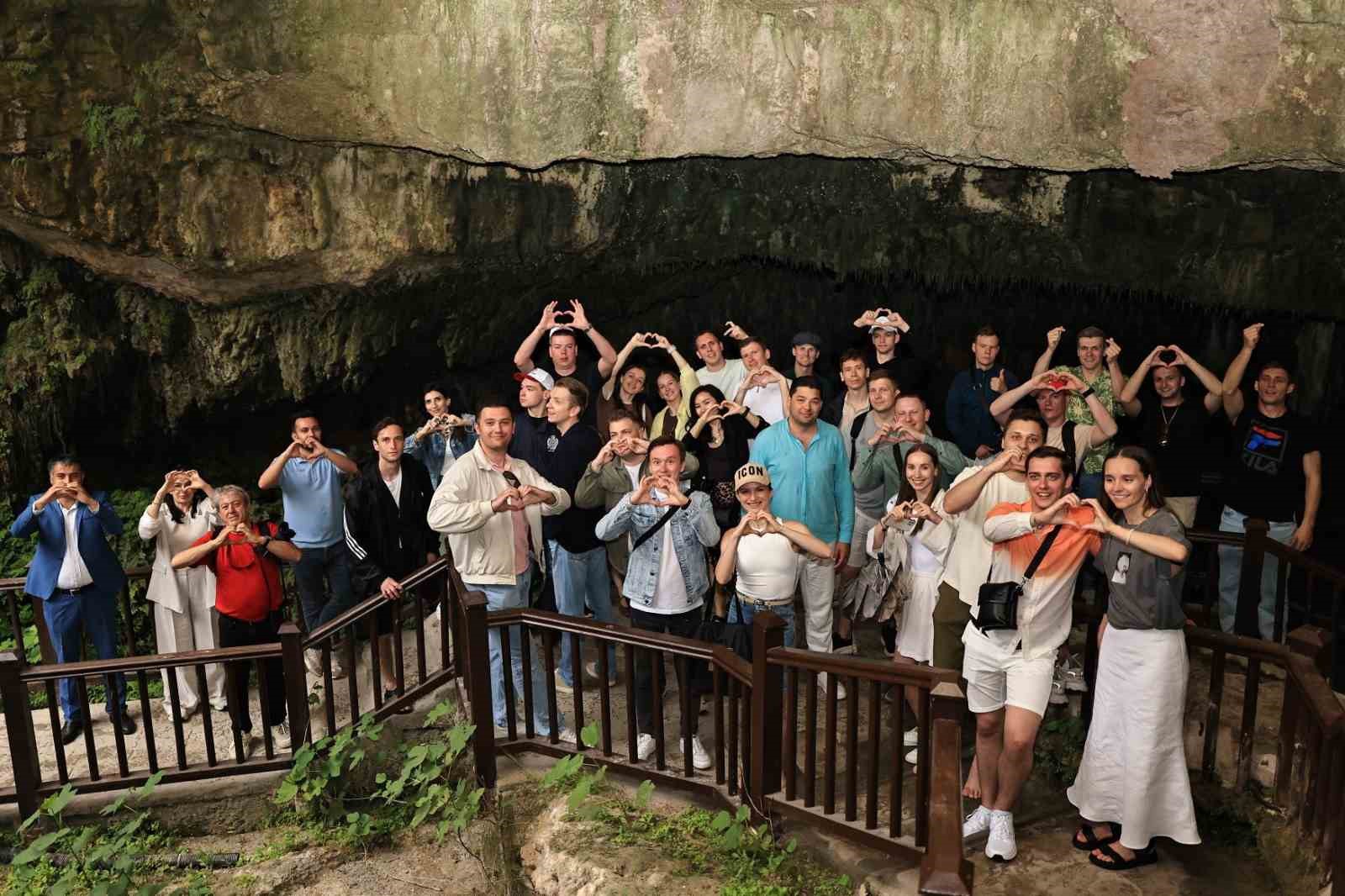 Dünyaca ünlü Kızıl Ordu Korosu, Pamukkale’ye hayran kaldı 