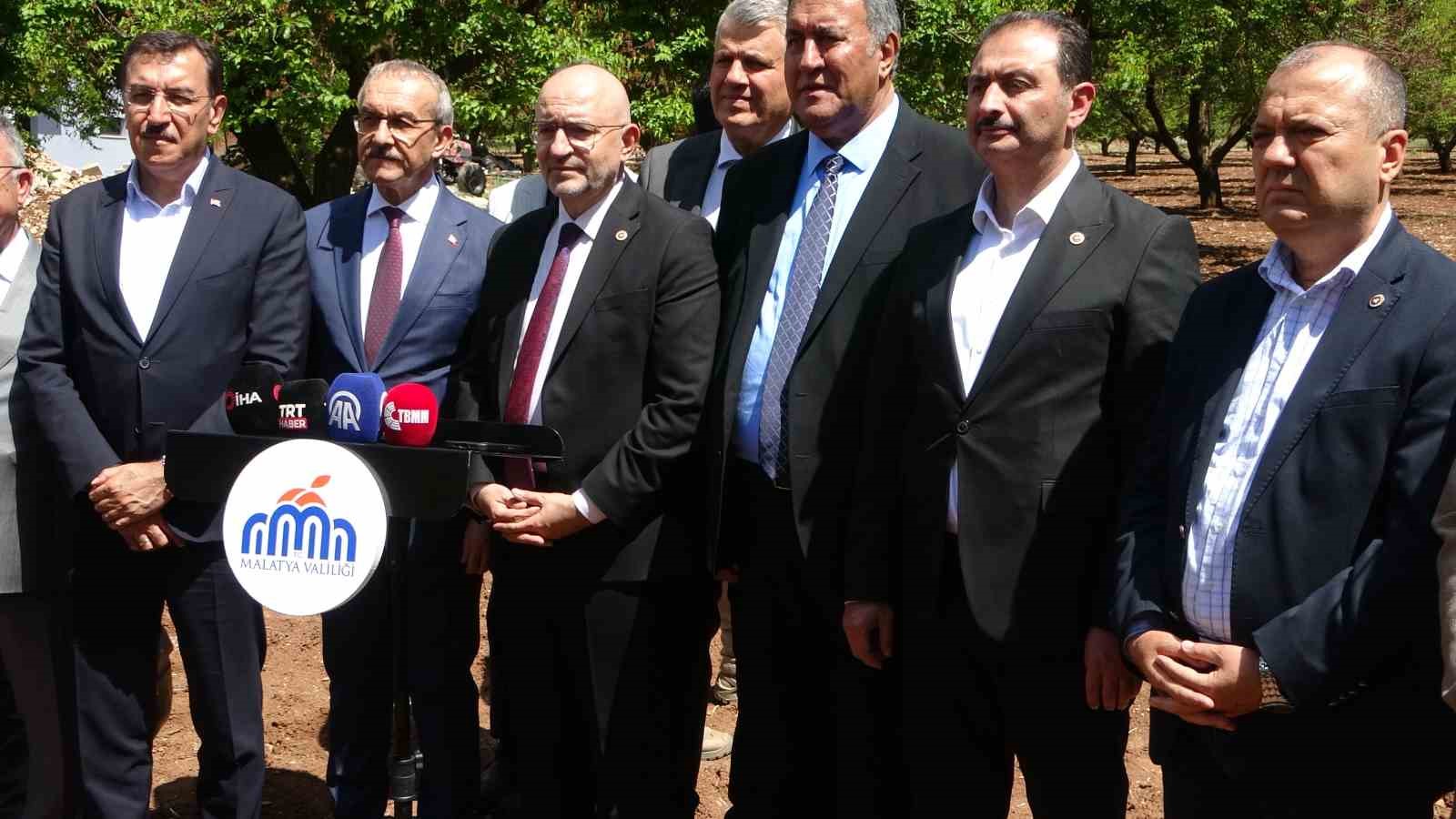 TBMM Zirai Don Araştırma Komisyonu Malatya’da kayısı bahçelerinde inceleme yaptı 