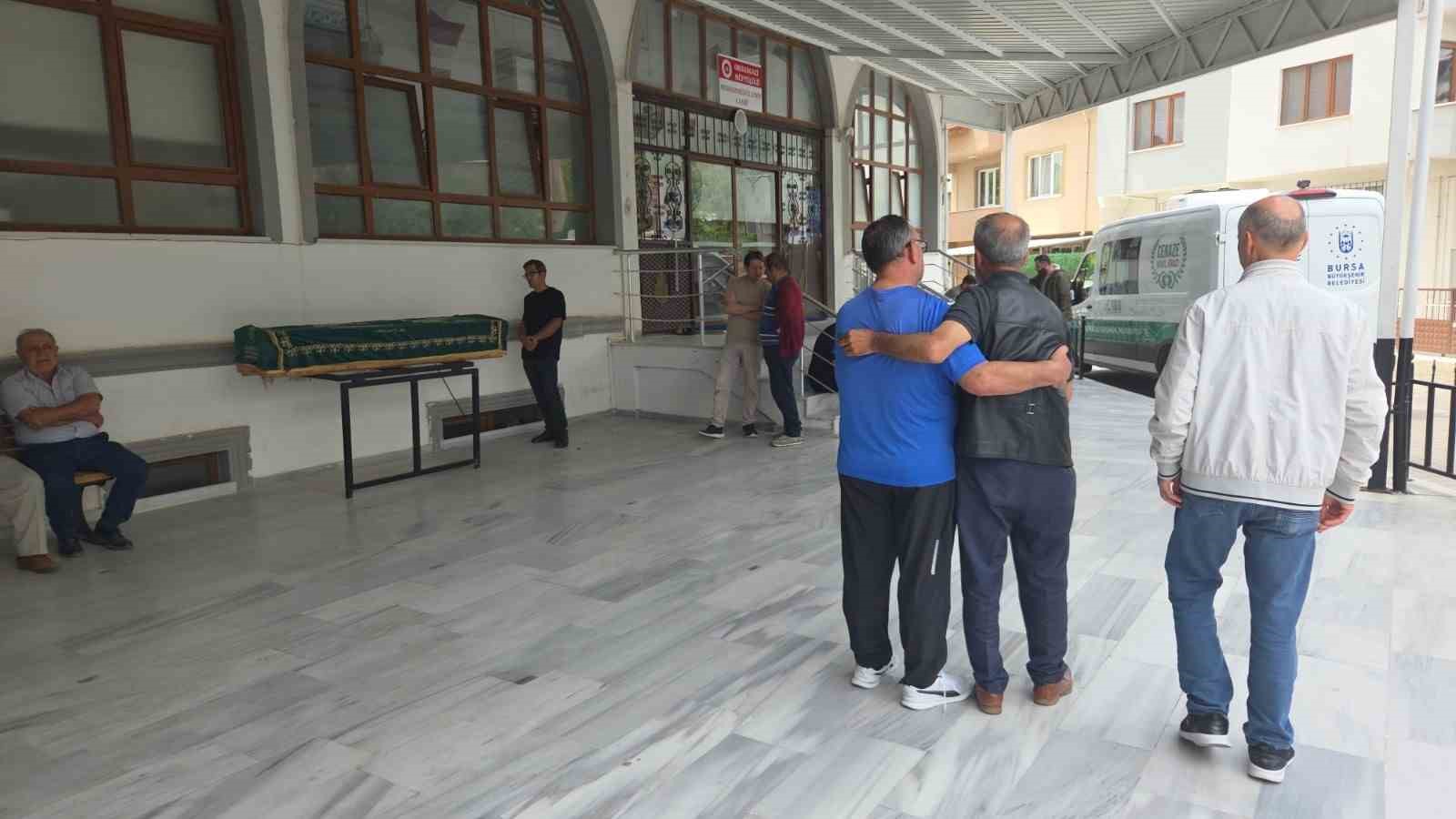 Bağ evinde balta ile öldürülen 25 yaşındaki genç adam toprağa verildi 