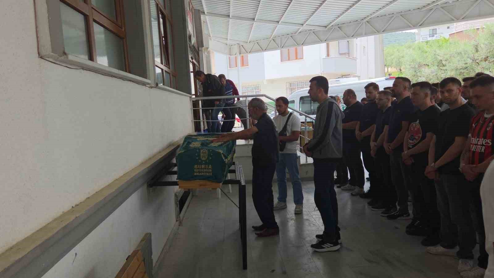 Bağ evinde balta ile öldürülen 25 yaşındaki genç adam toprağa verildi 